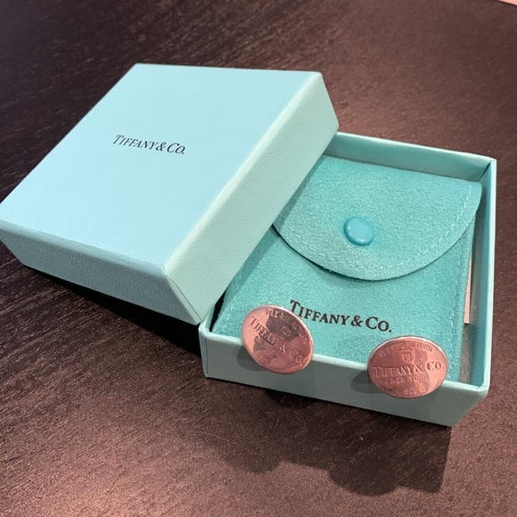 Tiffany & Co. “Return to Tiffany” Sterling Silver Cufflinks - Picture 4 of 4